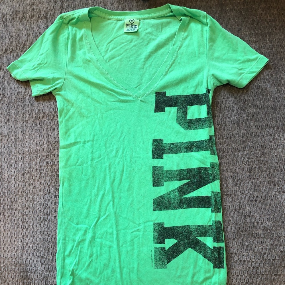 VS Pink  tee